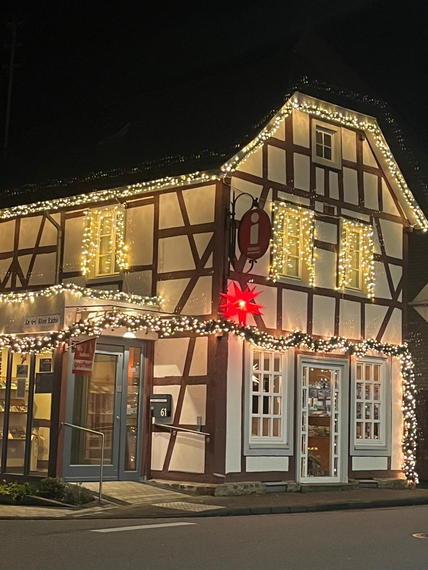 Ferienwohnung "Gaston" Mitten In Waldbreitbach Bagian luar foto